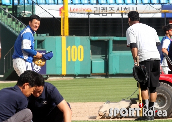 로저스 `이승엽보며 한국식 인사`