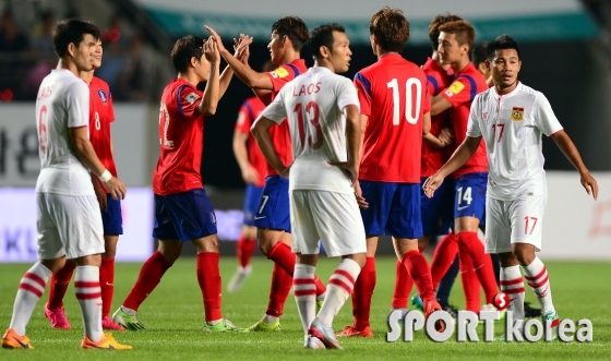 손흥민 해트트릭, 한국 `라오스 대파!`