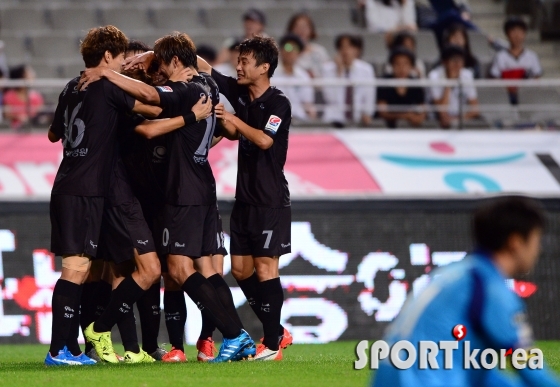 `선취골로 앞서가는 성남FC`