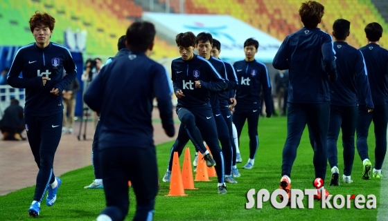 훈련에 매진하는 축구대표팀!