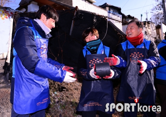 신태용 감독, `지메시 옆에 있으니까 카메라가 많이 오네`