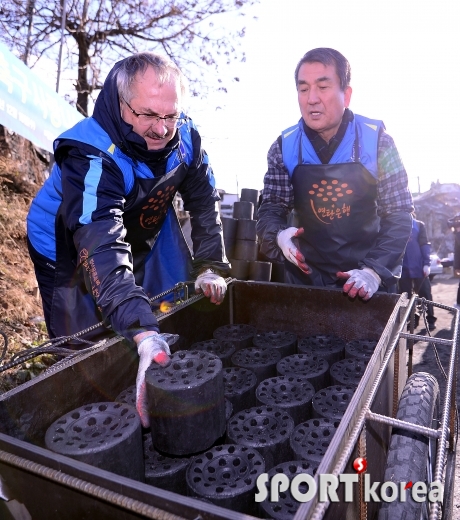 슈틸리케 감독, `오늘을 연탄 배달하는 산타`