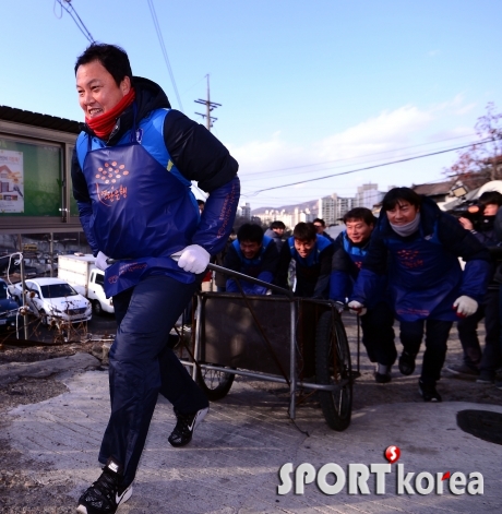 이운재 코치, `연탄 배달 갑니다`