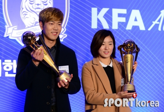 김영권-조소현 `2015 KFA 올해의 선수상!`