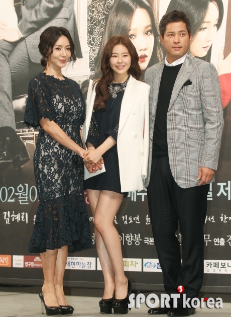 김혜리-박하나-이종원 `단란한 가족`
