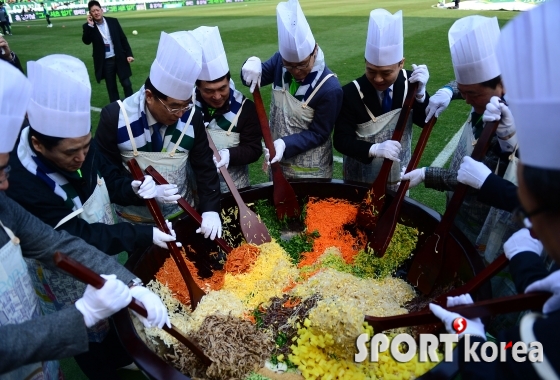 엄청난 양의 전주 비빔밥