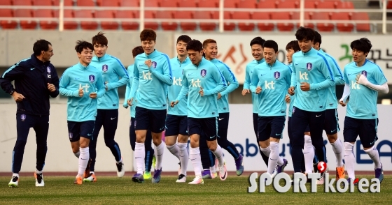 축구대표팀 `첫날 훈련은 가볍게~`