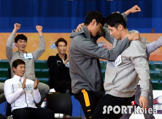 김요한-문성민 `동료들마저 놀래키는 파격 댄스`