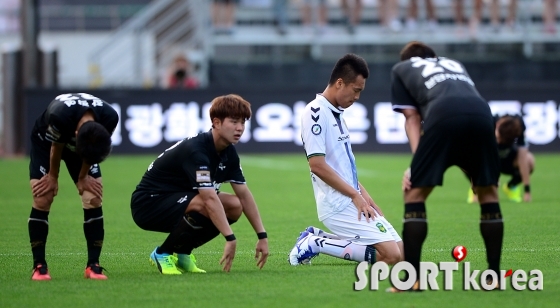 `2-2 무승부에 아쉬운 양 팀 선수들`