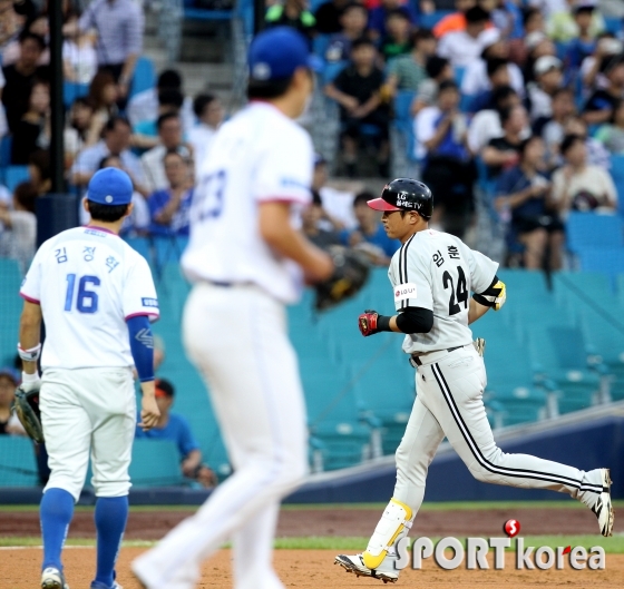 임훈 `차우찬 상대로 투런`