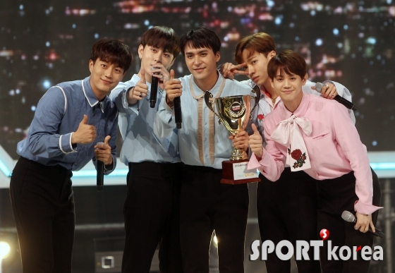 비스트 `5인체제 감격의 첫 1위 했어요`