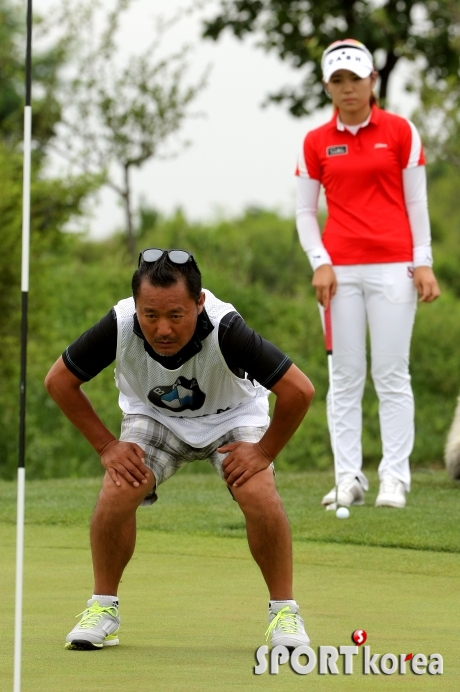 `그린을 꼼꼼히 살펴야!` 홍예은