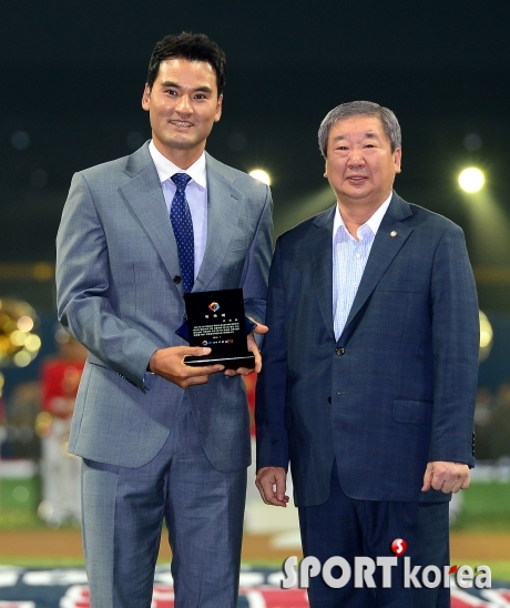 `KBO 국제홍보대사에 위촉된 박찬호`