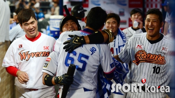 박경수 `나도 MVP 받을 수 있어~`