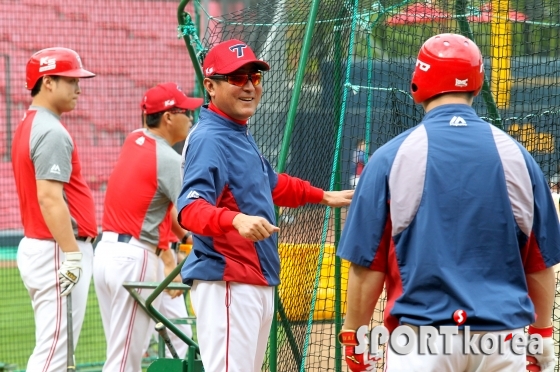 김기태 감독 `훈련은 즐기면서 하라구`