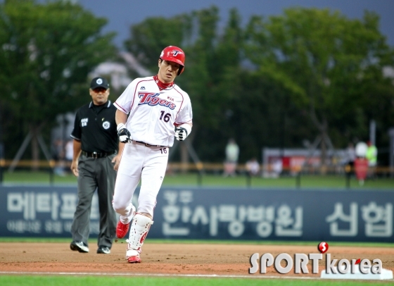 김주찬, 통산 100홈런 달성하고 성큼성큼 주루