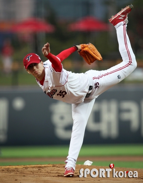 고효준, 시즌 첫  승을 향한 역투