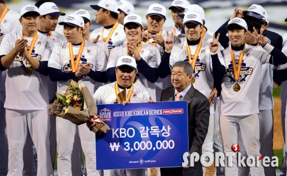 김태형, KBO 감독상 수상