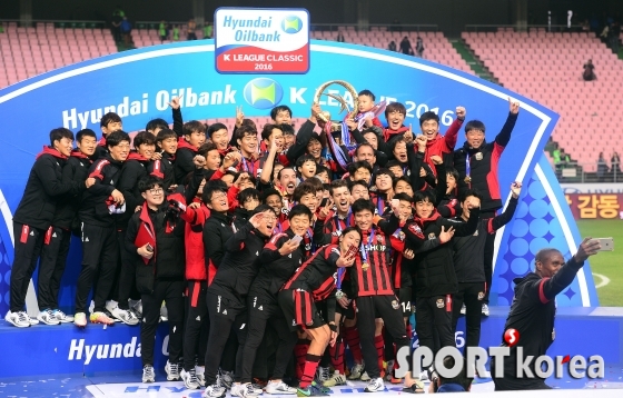 FC 서울 `이 기쁨을 핸드폰에 남기자~`