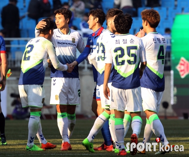 전북 `수원에 2-0 승리  2연승 질주`