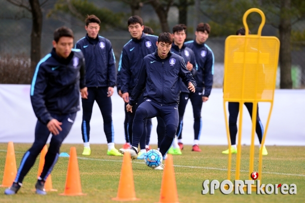 훈련하는 축구대표팀