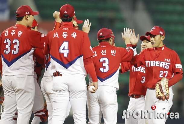 KIA `두산 꺽고  위닝 시리즈`