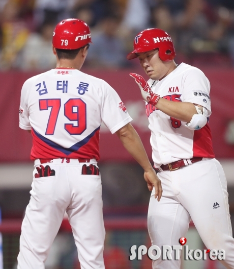 솔로포 안치홍 `KIA 21경기 연속홈런 기록`