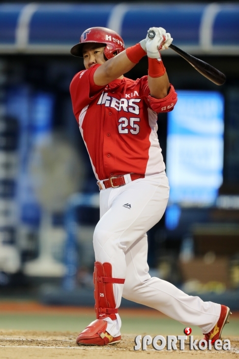 이범호 ` KBO 역대 9번째 300홈런 달성`