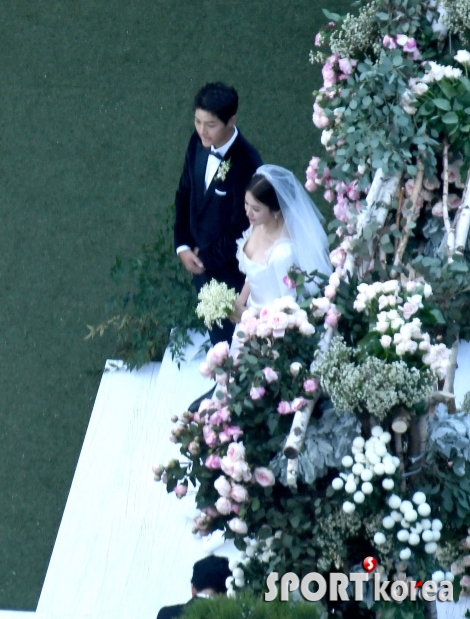 `중국을 들썩이게 한 송송커플의 화려한 결혼식`