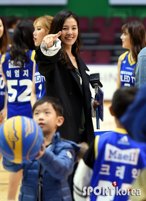 김성은 `아들과 함께 즐거운 농구장!`