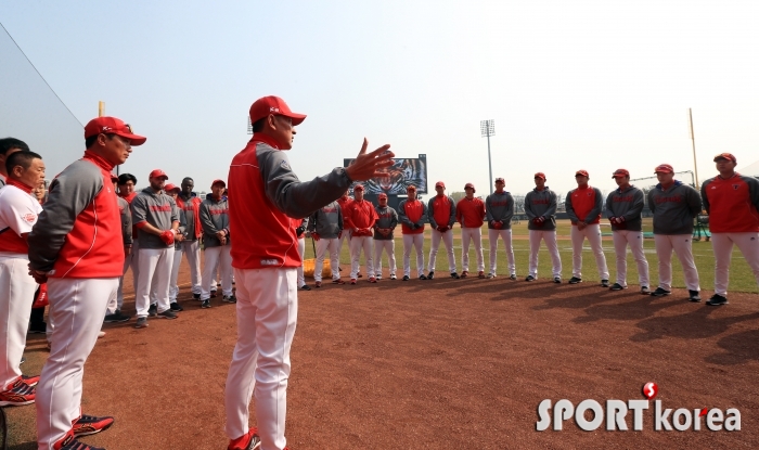 프로야구 개막, 훈시하는 KIA 김기태 감독