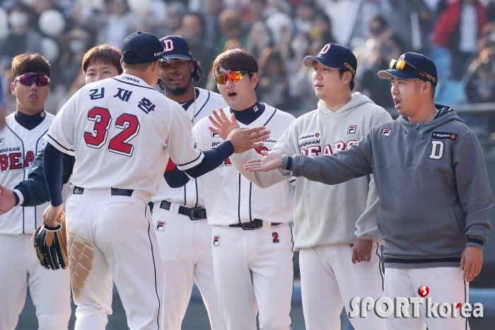 두산 `삼성 꺾고 시즌 첫 승`