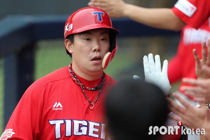 나지완 `시즌 5호, 두 게임 연속 홈런`