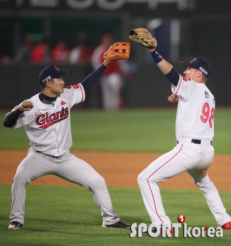 롯데 `KIA에 4-0 영봉승`