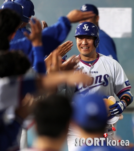 강민호 `KBO 리그 역대 19번째 9년 연속 10홈런`