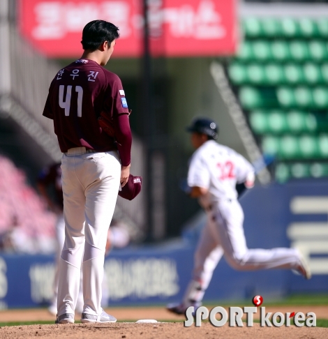 고개숙인 안우진, 4이닝 8피안타 8실점