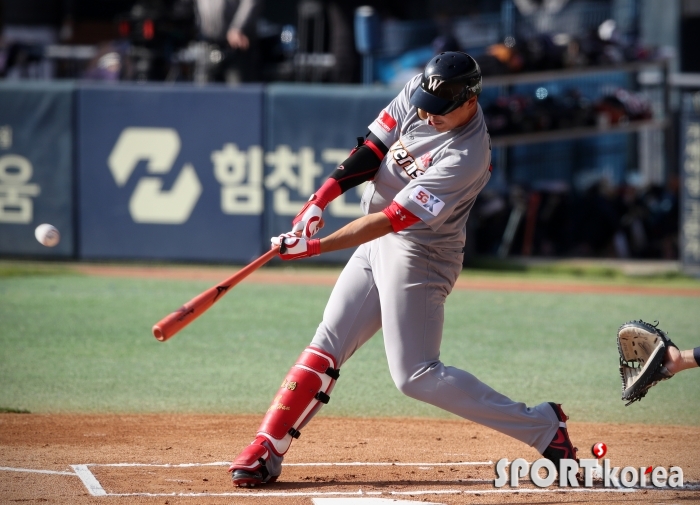 한동민 첫 타석 투런홈런, 포스트시즌 연타석 홈런 기록