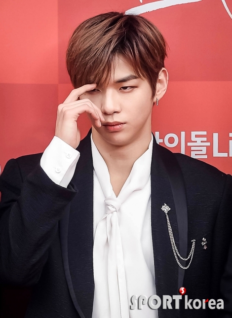 워너원 강다니엘 `내 매력에 빠져볼래?`