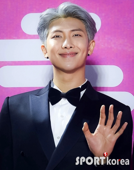 방탄소년단 RM `리더의 흐뭇한 미소`