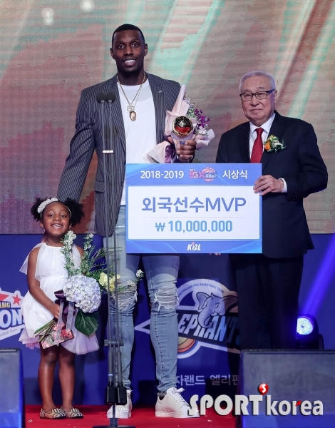 외국인선수 MVP에 선정된 라건아