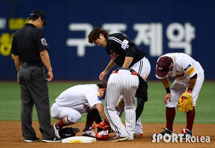 이형종 `보호대가 말썽이네`