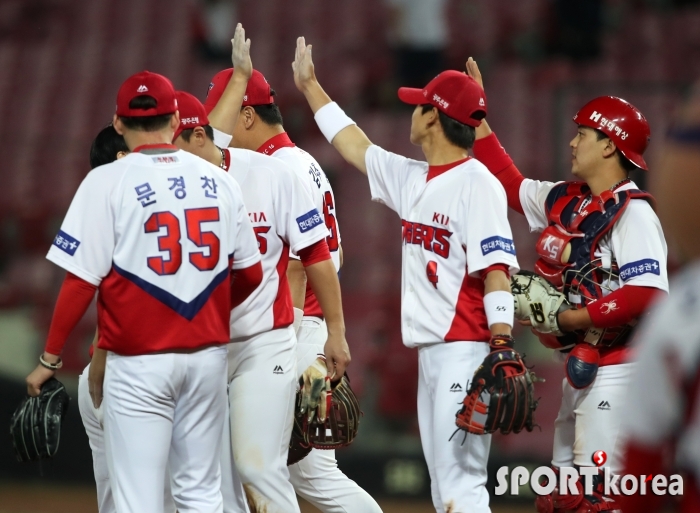 KIA타이거즈, `키움히어로즈를 3-2로 꺾으며 승리!`