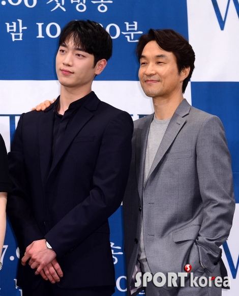 한석규 `서강준 어깨에 살포시`