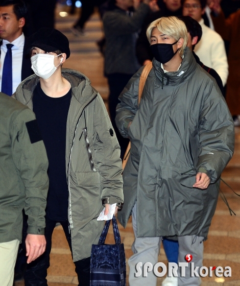 방탄 슈가-RM `공항패션에 겨울이 성큼!`