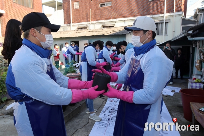 삼성 야구단의 따뜻한 겨울나기 봉사활동 현장