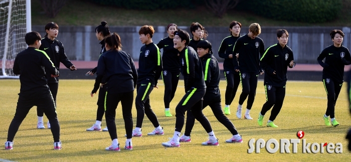 회복 훈련에 집중하는 여자축구대표팀!