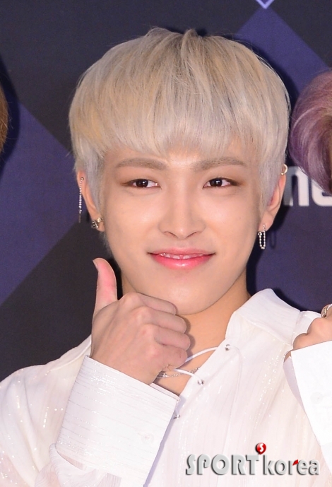 에이티즈 김홍중 `부드러운 미소`