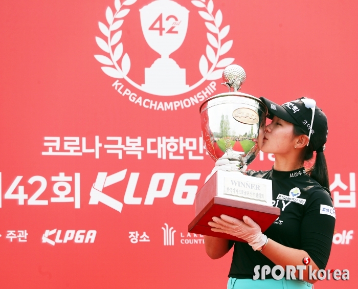 코로나19 속 KLPGA 챔피언십 `우승자 박현경`