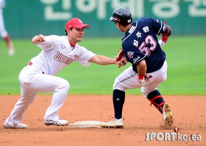 김성현 `조금만 더 빨랐으면 아웃인데`