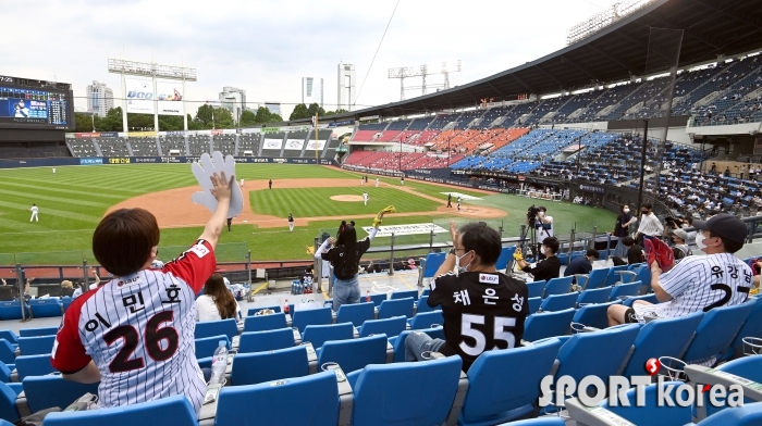 프로야구, 돌아온 팬들의 함성